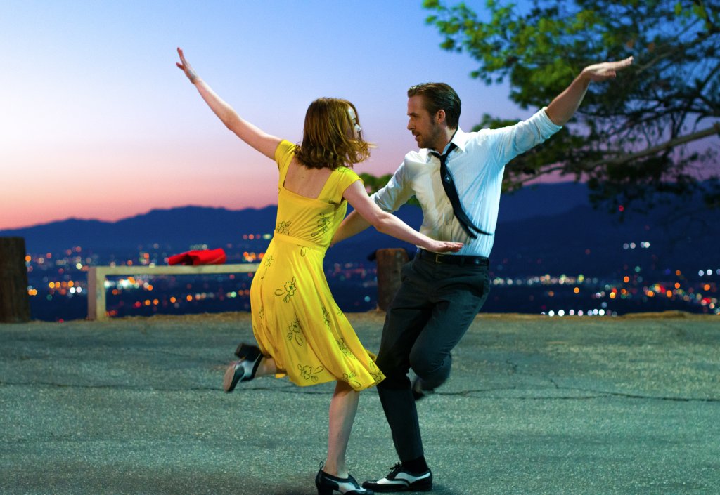 Най-добра комедия или мюзикъл 
Тук фаворитът е ясен - La La Land на Деймиън Шазел е вкусният бонбон в киното тази година, който никой не трябва да пропуска. 