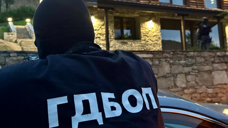 Мащабна акция на ГДБОП: 13 задържани за рекет и насилие, иззети са оръжие и бухалки