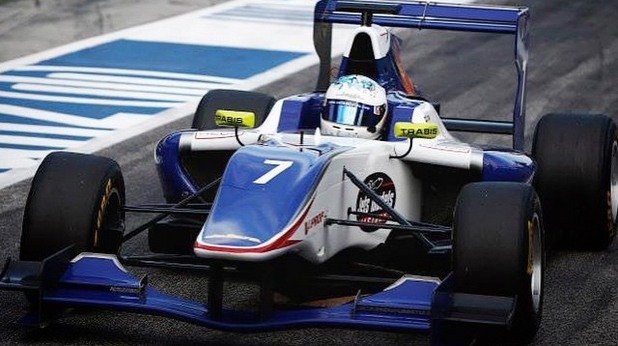 Кармен влезе във Формула 1, въпреки че през миналия сезон беше далеч от челото в сериите GP3