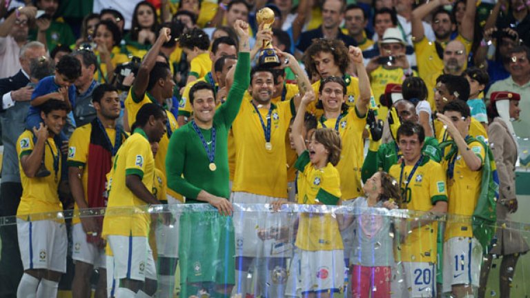 Бразилия с последния си трофей - Купата на Конфедерациите бе спечелена преди година на "Маракана" с убедително 3:0 на финала над Испания. Страната чака нова титла и на световното.