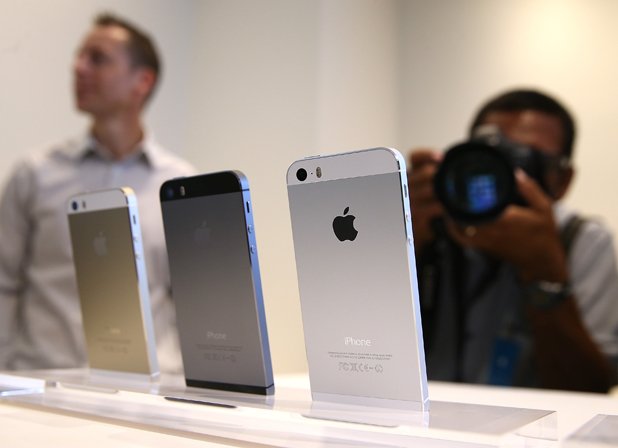 iPhone вече в два варианта