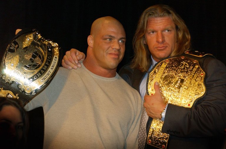 Енгъл с колегата си Triple H, познат у нас като Трите Хикса.