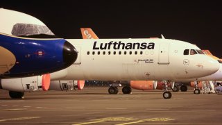 Германската авиокомпания Lufthansa анулира над 1000 полета днес заради стачка