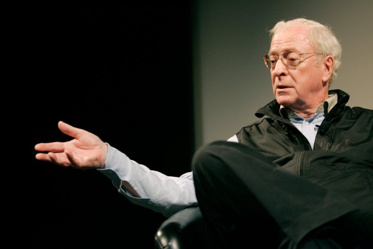 Малко хора знаят, че крилатата фраза на Майкъл Кейн "Малко хора знаят, че..." не е измислена от него, а от добрия му приятел Питър Селърс, който я използвал, за да се шегува с него.