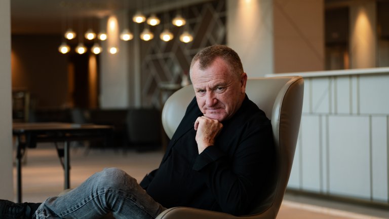 Интервю с ирландеца с балканска душа за новия филм, който е продуцирал, и реакцията на публиката и политиците в Полша