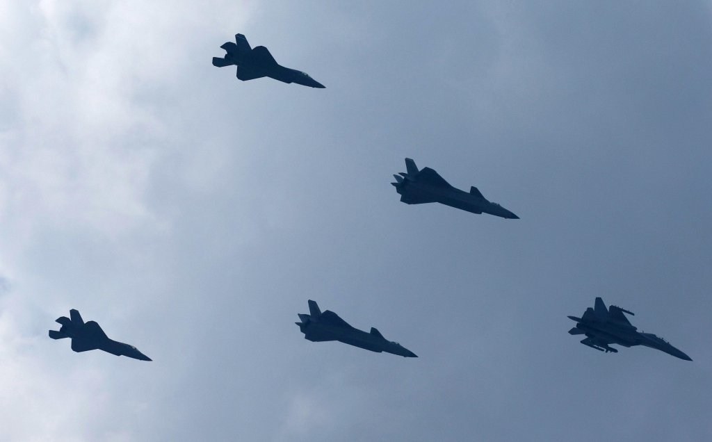 Китай събра приятелите си за пищен военен парад (снимки)