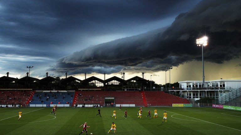 Злокобен облак е надвиснал над отборите на Унтерхахинг и Карл Цайс Йена по време на срещата им от Трета лига на Германия.