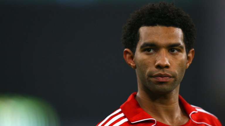 Джърмейн Пенант (Арсенал 1999 – 2005 г., Ливърпул 2006 – 2009 г.)
Смятан за един от големите таланти на английския футбол, Пенант така и не успя да оправдае тези очаквания. Арсенал плати 2,7 млн. паунда за него още като тийнейджър, но след шест трудни години при „артилеристите”, в които облече фланелката едва 17 пъти, бе продаден в Бирмингам. Един силен сезон му спечели трансфер в Ливърпул и за две години и половина Пенант изигра 80 двубоя за мърсисайдци. Последва честа смяна на отборите, периоди на свободен агент, а през това лято, вече на 34 г., подписа с аматьорския Билърики Таун.