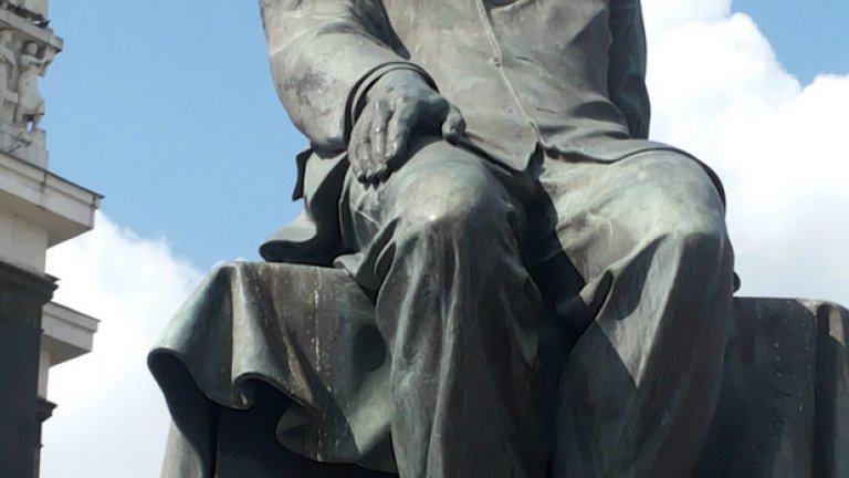 Паметникът на Достоевски