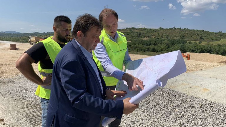 Строителят е поел ангажимент към 15 септември той да бъде завършен