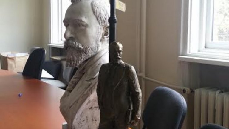 Паметникът на Алеко ще е без Бай Ганьо