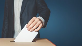 От ДБ предлагат да се създадат специални преброителни центрове, където бюлетините да се броят пред камери