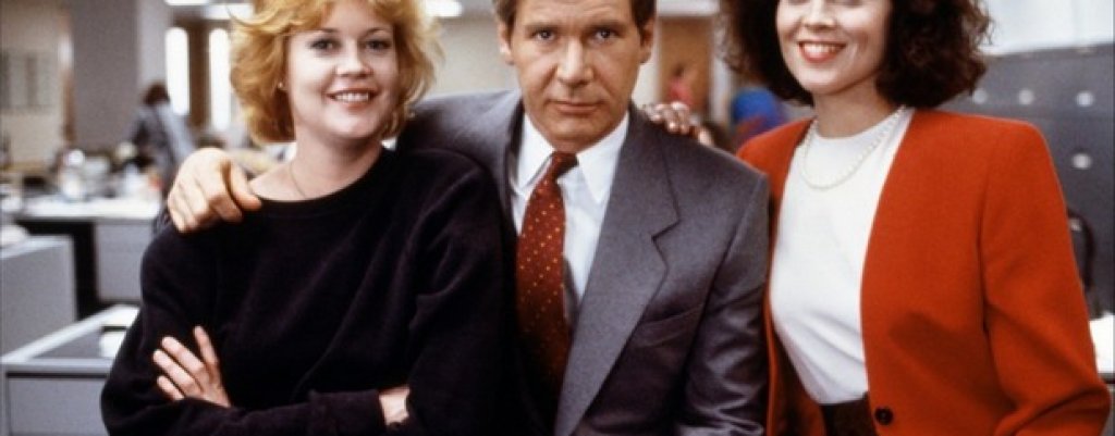 7. "Работещо момиче" (Working Girl, 1988)
Може и да е цар на екшъните, но Форд има прекрасни роли и в други жанрове. Доказателство е романтично-комичната драма "Работещо момиче“ от 1988, където си партнира с Мелани Грифит и Сигорни Уивър. Тук той играе Джак, който помага на главната героиня да постигне мечтите си. За времето си филмът е повече от поредната мелодрама - и дори днес може да ви каже нещо ново.