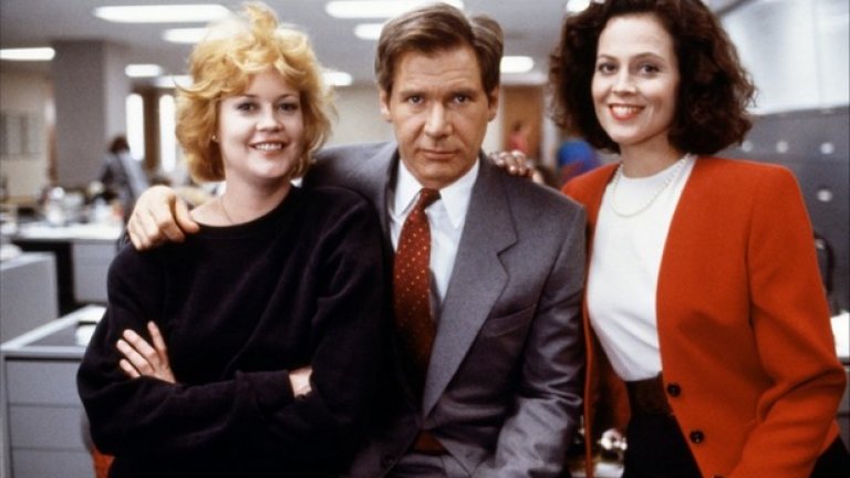 7. "Работещо момиче" (Working Girl, 1988)
Може и да е цар на екшъните, но Форд има прекрасни роли и в други жанрове. Доказателство е романтично-комичната драма "Работещо момиче“ от 1988, където си партнира с Мелани Грифит и Сигорни Уивър. Тук той играе Джак, който помага на главната героиня да постигне мечтите си. За времето си филмът е повече от поредната мелодрама - и дори днес може да ви каже нещо ново.