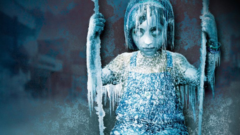 Silent Hill: Shattered Memories
В дългата история на тази поредица, Silent Hill: Shattered Memories е една от най-незаслужено пренебрегваните части. Фактът, че играта излезе най-напред за Nintendo Wii никак не й помогна, но тя предлага може би най-добрия психологически хорър в света видеоигрите. Започвайки с тест, чиято задача е да направи приключението възможно най-близко до вас, Silent Hill: Shattered Memories е перфектната буря от графика, сюжет, озвучение, саундтрак и приложение на контролера Wii Remote. Пълна с оригинални идеи, тя е историята на един баща по следите на изчезналата си дъщеря и е една от най-иновативните хорър игри в историята.