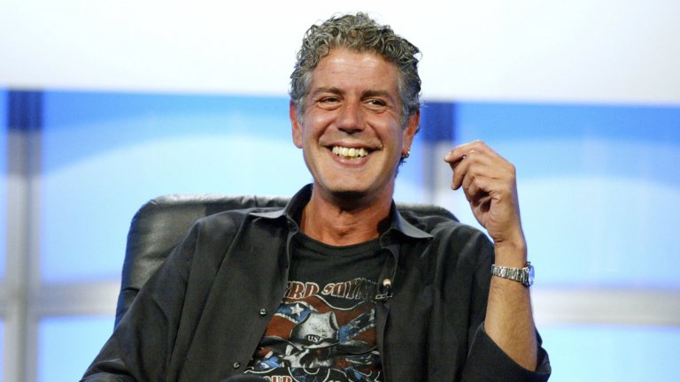 Антъни Бурдейн – романтик до мозъка на костите сиЛичността на Антъни Бурдейн по никакъв начин не се свързваше с кървавочервени сърца и образа на Купидон с лък в едната и стрела в другата ръка. Преди кончината си той беше всичко друго, но не и това, а обикновено образът му се свързваше с този на лошото момче от старата школа, със склонност към псувни, мартини и ненаситно любопитство към света. 
Приятелката му Азия Ардженто, с която излиза, след като се разделя със съпругата си, събужда друга част у него, непозната за зрителите на кулинарните му предавания. Тя успява да превърне Бурдейн в болезнен романтик, а според някои от неговите приятели понякога наподобявал влюбен тийнейджър, особено когато заговарял за Ардженто.