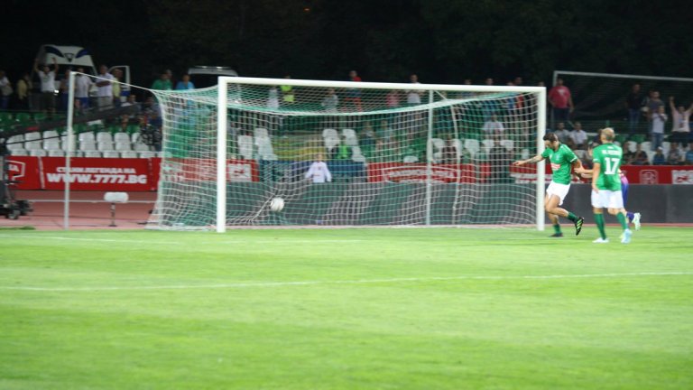 Димитър Бербатов заби хеттрик за победата с 3:2