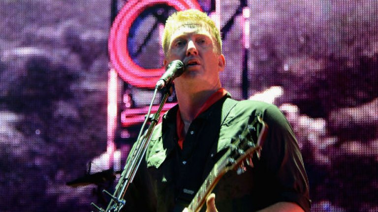 Queens of the Stone Age яхнаха вълната