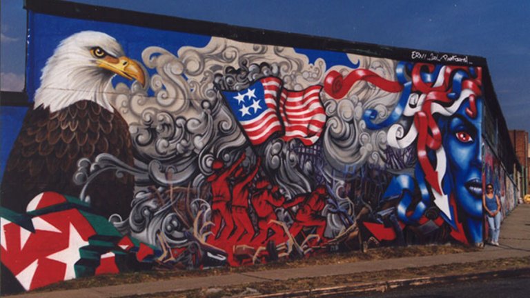 Lady Pink, Ню Йорк 
Lady Pink е артистичният псевдоним на Сандра Фабара – родена в Еквадор, но когато е на 7 години, семейството й се мести в Ню Йорк. С графитите си Фабара се стреми да покаже силата на жените и борбите за равноправие и социална справедливост. Позната е като "Първата дама на графитите".
Графитът на снимката е нейният начин да отдаде почит на загиналите по време на атентатите на 11 септември.