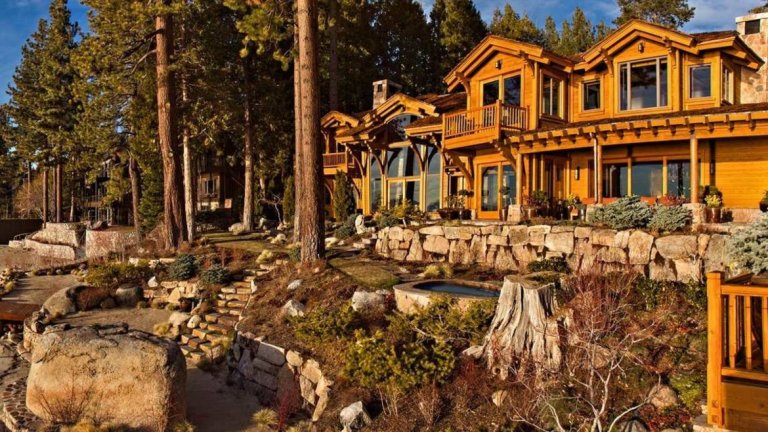 Елисън естейт
Локация: Уудсайд, Калифорния
Цена: 200 млн. долара
този 23-акров имот е дом на 10 сгради, едно изкуствено езеро, езеро с декоративни шарани, чаена къща и голяма парна баня.
Собственик: Лари Елисън - съосновател на Oracle и третия най-богат човек в света за 2013 г. според сп. Forbes.