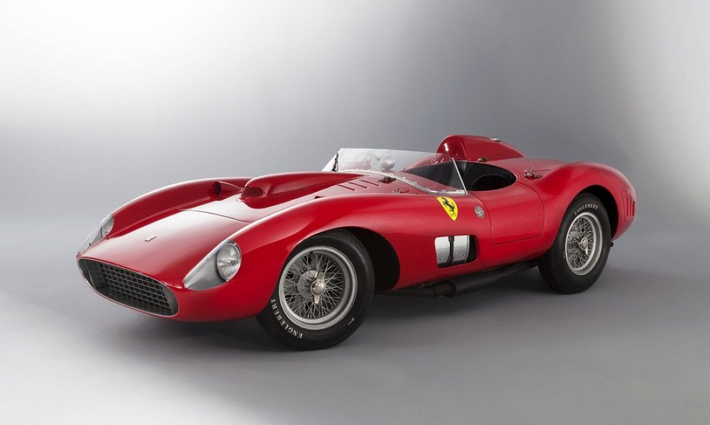 Как Меси изигра Роналдо за най-скъпия автомобил на планетата