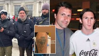 Как татус на Марадона и снимка с Меси спасиха аржентински журналисти в Украйна