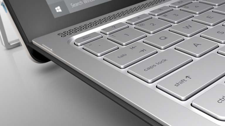 14. HP Spectre x2
Въпреки че Surface Pro 4 се утвърди като един от най-добрите Windows 10 таблети на пазара, HP Spectre x2 е друго солидно устройство, което се предлага на много привлекателна цена. Този базиран на Intel Core M 12-инчов таблет е малко по-тънък - и естествено предлага дълъг живот на батерията. В естетически план, Spectre x2 изглежда като още по-луксозно устройство със солиден метален корпус и стилна оформена като лост опорна стойка. Той също така прелива от модерни технологии, включително четворни високоговорители и общо три камери - макар че все пак ако търсите най-добрата възможна работа с писалка, Surface Pro 4 е за предпочитане.