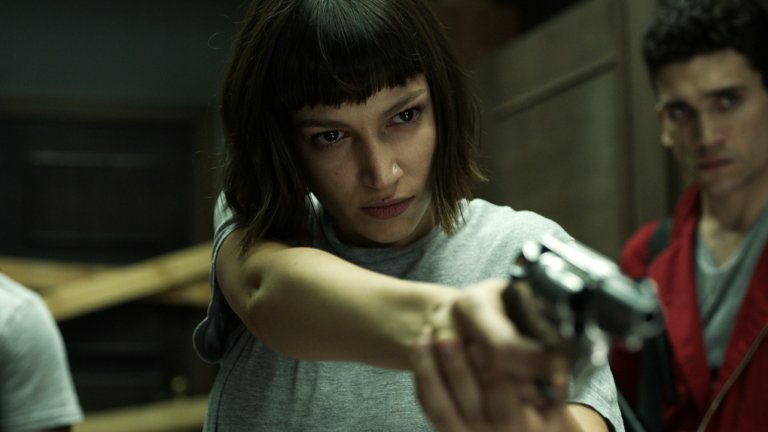 Започваме с прелестната Токио от "Money Heist", чийто пети сезон дебютира на 3 септември. Токио е мъжко момиче, което не се свени да борави с ерпегета и пистолети, защитавайки своя любим Рио. Нямаме търпение да видим как ще се развие техният романс.
