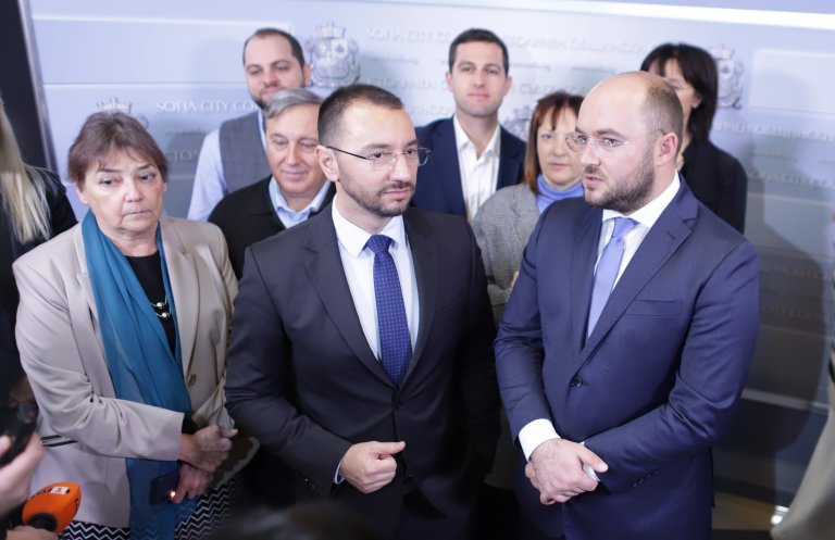 От ГЕРБ-СДС отказаха да подкрепят временното решение, предлагано от кмета Терзиев, тъй като според тях ПП-ДБ и "Спаси София" се готвят да управляват с БСП.