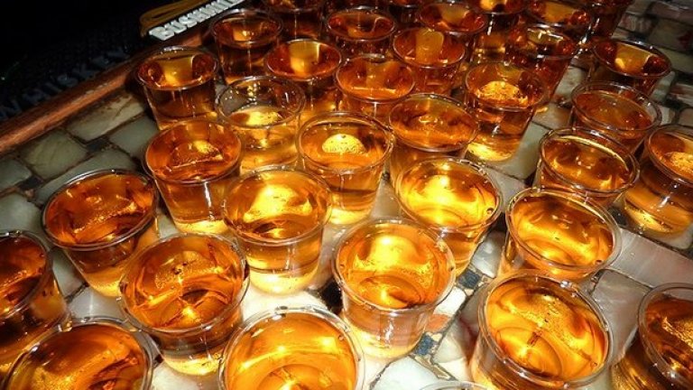 Mehanata Bulgarian Bar категорично не показва българската култура и традиции, но много добре прожектира хаоса на българската национална идентичност след комунизма