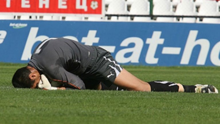 Вратарят на Славия Стефано Кунчев бе отстранен от лагера в Сандански