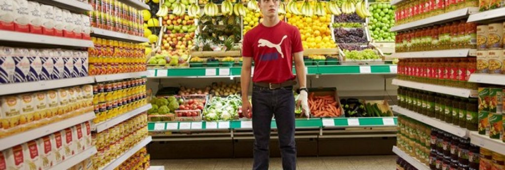 24-годишният Мартин от ГДР влиза за пръв път в супермаркет в Западна Германия. "Културният шок" е неприкрит. 