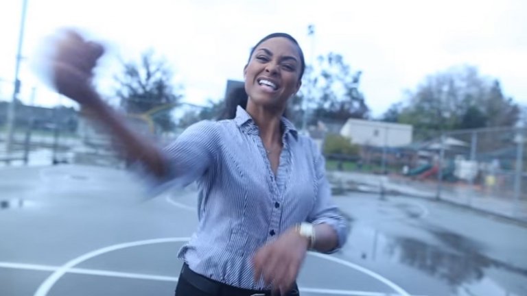 Друга, на баскетболното игрище нокаутира въздуха...