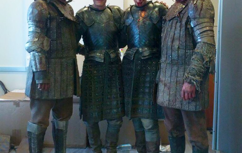 Хрътката и Бриен Тартска от Game of Thrones заедно с техните двойници