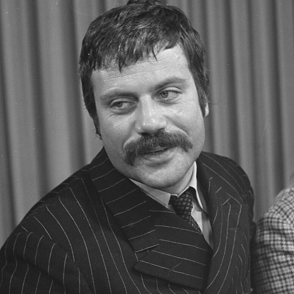 Oliver_Reed_1968_recropped