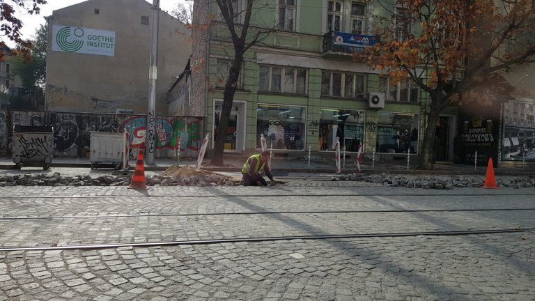 Ако на гърба на Дондуков не се бяха упражнявали толкова много субекти - кой за политически дивиденти, кой от финансова изгода, кой от безсилие, булевардът можеше да изглежда много по-добре, а ремонтът да бъде по-качествен. Толкова много ли искаме?