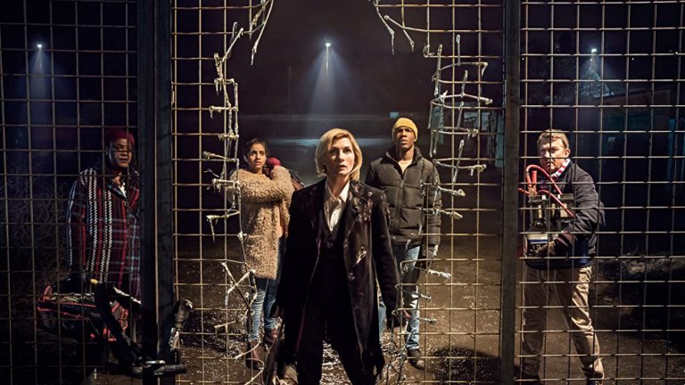 Doctor Who
Doctor Who вероятно щеше да има доста повече от “едва” 860 епизода, ако не бе прекъснат за цели 16 години през 1989 г. Приключенията на вездесъщия доктор започват още през 1963 г. и бързо набират фенове на фантастиката от цял свят, които остават запленени от сюжетните линии и цялата история за човека, който може да контролира времето. Той притежава способността и да регенерира тялото си в различни форми, което дава възможност на различни актьори с времето да поемат неговата роля. През 2005 г. Doctor Who е върнат на малкия екран, като е продължена хронологията от оригиналния сериал.