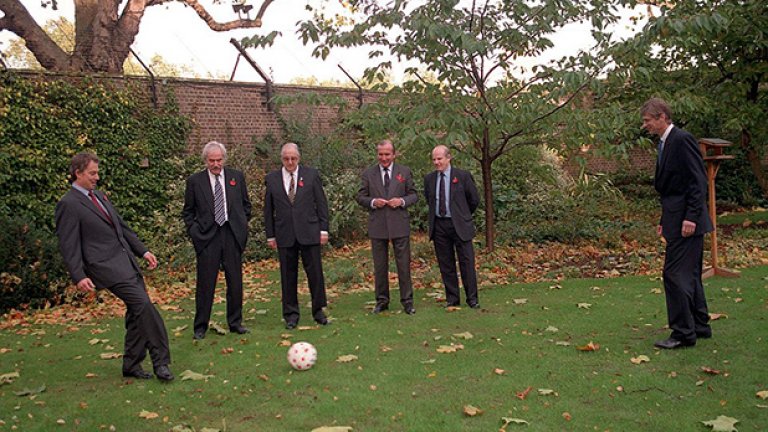 Венгер поритва с британския премиер Тони Блеър на "Даунинг стрийт" 10