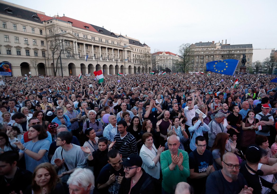 Хиляди излязоха в Будапеща на протест срещу Орбан и ФИДЕС