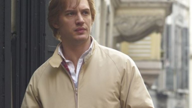 Tinker tailor soldier spy/Дама, поп, асо, шпионин (2011)
Действието в шпионската драма по роман на Джон льо Каре се развива през '70-те, като филмът събира в себе си впечатляващ актьорски състав – Гари Олдман, Марк Стронг, Бенедикт Къмбърбач, Колин Фърт, Джон Хърт и, разбира се, Том Харди.
Тук той играе Рики Тар -
 британски таен агент, който твърди, че в разузнаването от години работи "къртица" на Съветския съюз. Едно ретро яке и още по-ретро прическа са достатъчни, за да повярва човек, че персонажът на Харди е част от този период. Филмът, макар и не за всеки, показва една по-бавна и реалистична страна на шпионажа, която няма нищо общо с лентите за Бонд, например.