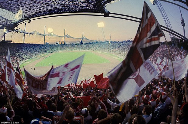 Гледка от сектора с фенове на Форест на "Олимпиащадион" от 1979-а. Нотингам изживяваше велики времена, а година по-късно дублира европейското си злато отново след 1:0, но този път над Хамбургер на "Бернабеу" в Мадрид. 