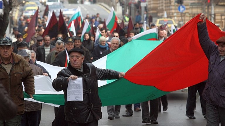 С жалби, молби, дела и дори улични протести гражданите извоюваха решението ЧЕЗ да се откаже от тримесечното отчитане на тока, което сега отново иска да въведе 