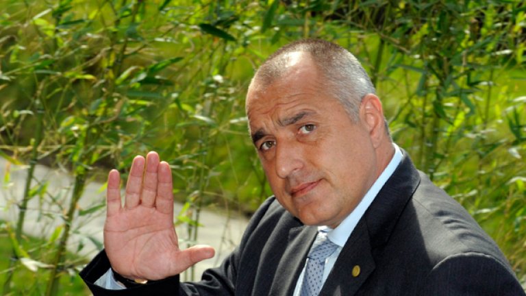 Понеже народът не е готов да подкрепи реални мерки, а премиерът - да престане да бъде харесван от народа заради реални мерки, ще чакаме неволята...