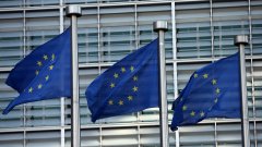 Комисията предлага и да се преразгледа механизмът за наблюдение и оценка на Шенген