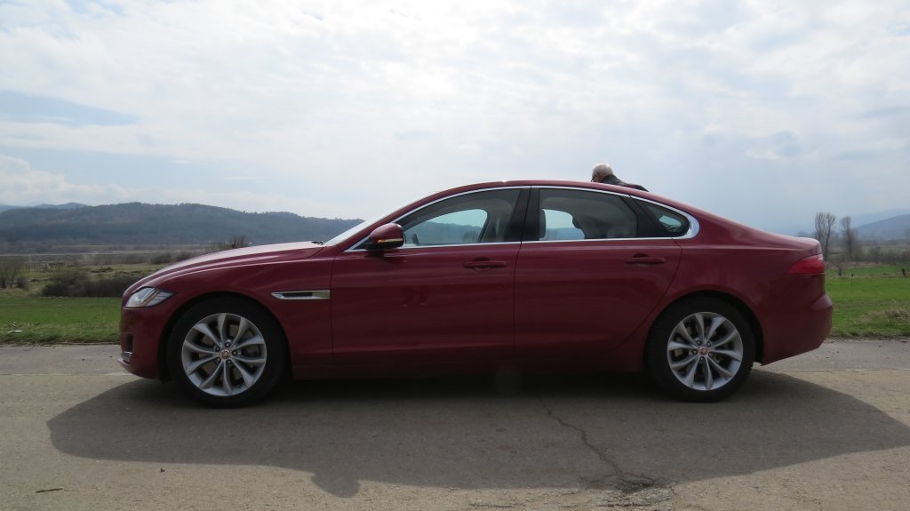 XF AWD тежи 1770 кг