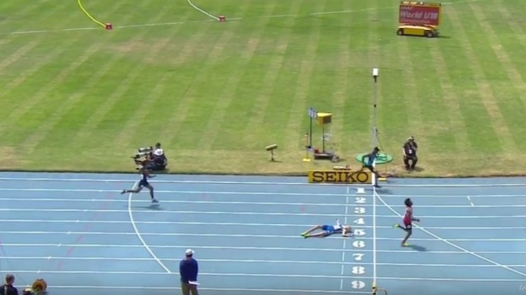 Толкова близо...