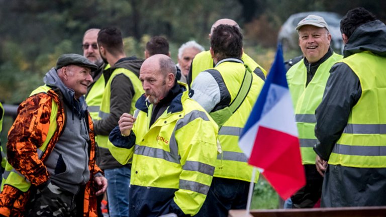 Бунтът на "жълтите жилетки" срещу Еманюел Макрон
