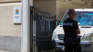 Никола Барбутов е изведен с полиция