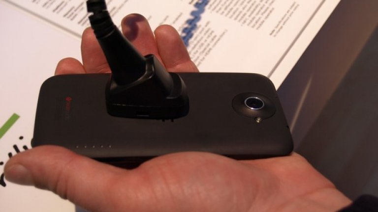Гърбът на HTC One X - изчистен.