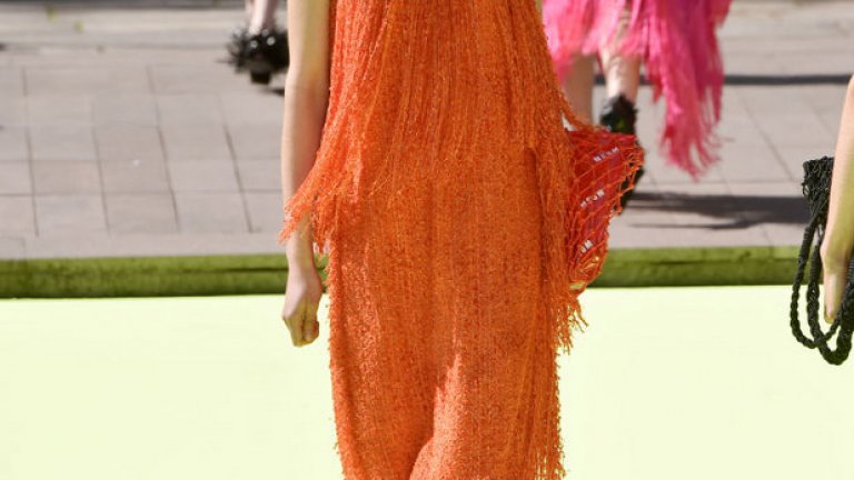 И той носи усещането за лекота и свежест. 
Рокля от колекцията на MSGM на Седмицата на модата в Милано през септември 2019 г.